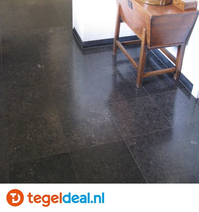 Klassieke vloer in de keuken en badkamer